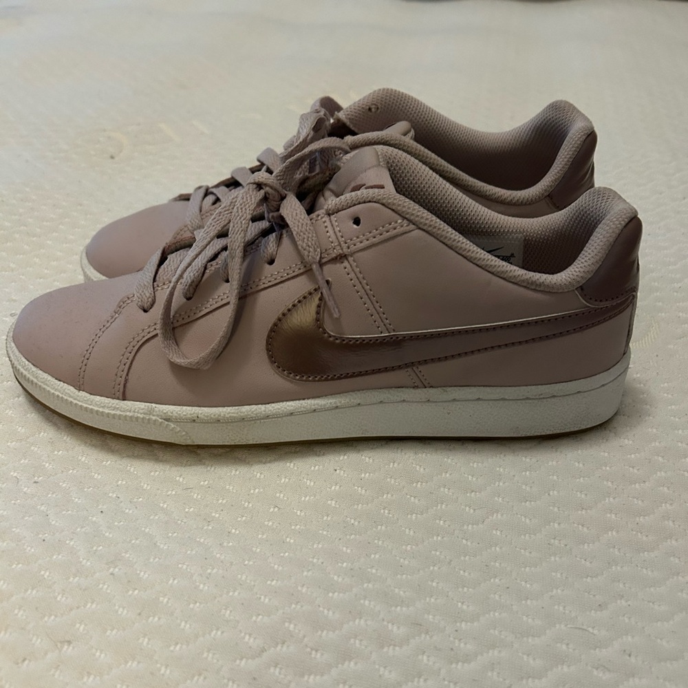 Nike Women's Sneakers - Lightly Worn!